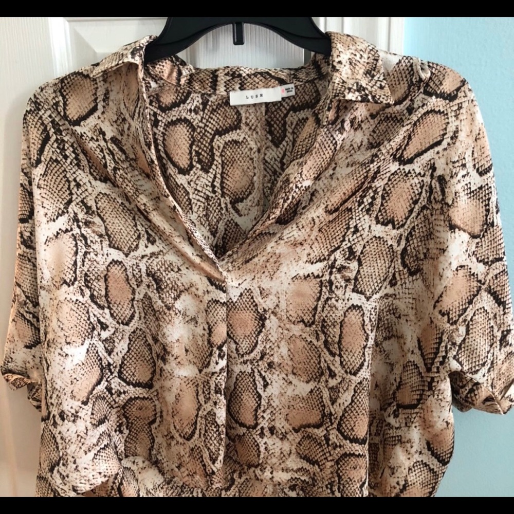 Lush snakeskin top